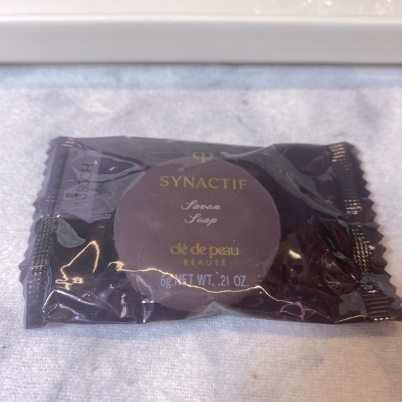 Cle de Peau Synactif Soap, Sealed, NEW - Mini 6 g - Picture 3 of 7